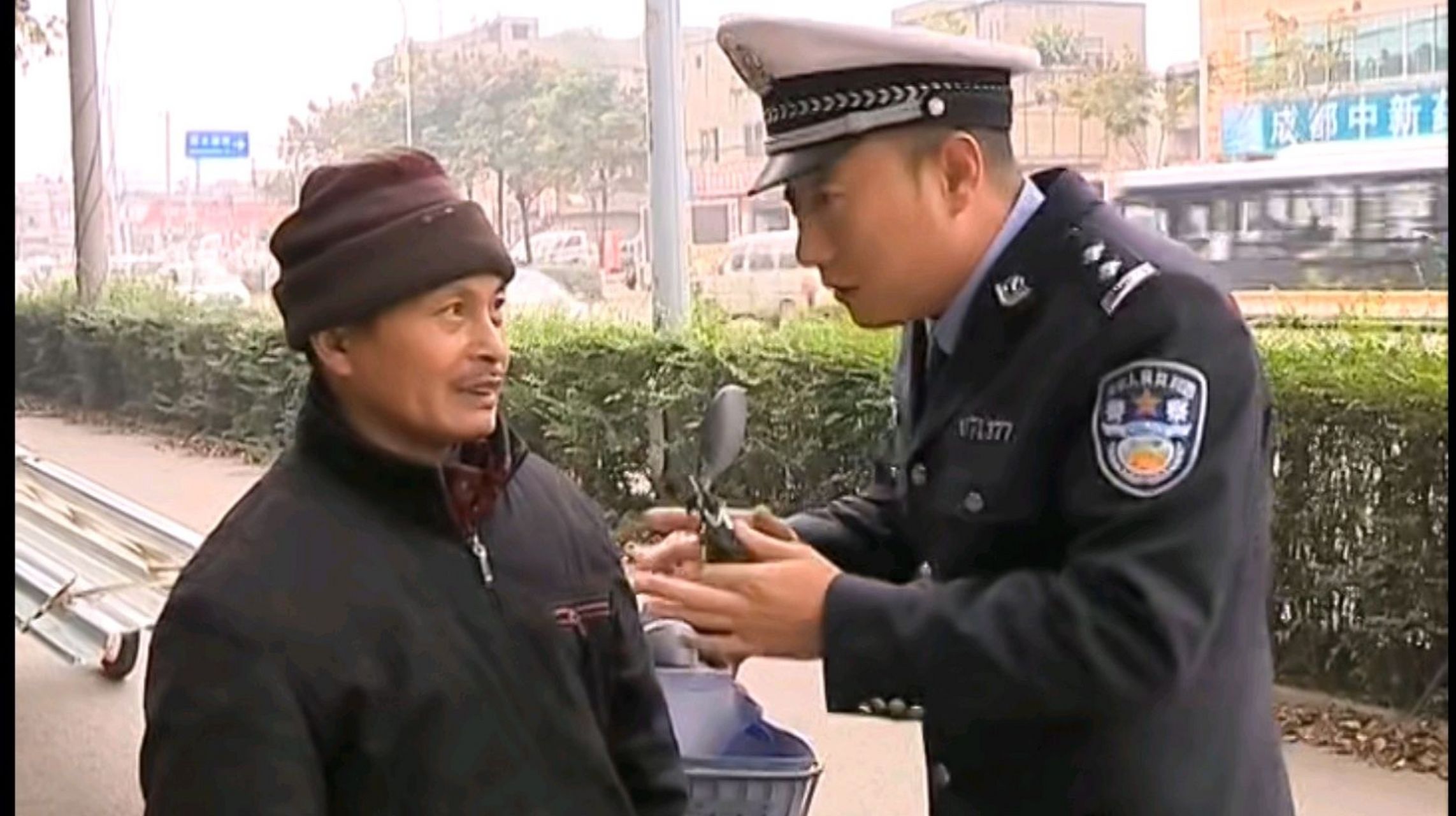 当二仙桥大爷和谭乔多年后再次会面时,只能感叹时光匆匆,如今b站封神
