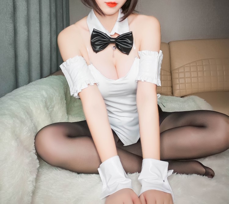 知名主播红人@w黑米粥w 加藤惠兔女郎 [32P/95MB]