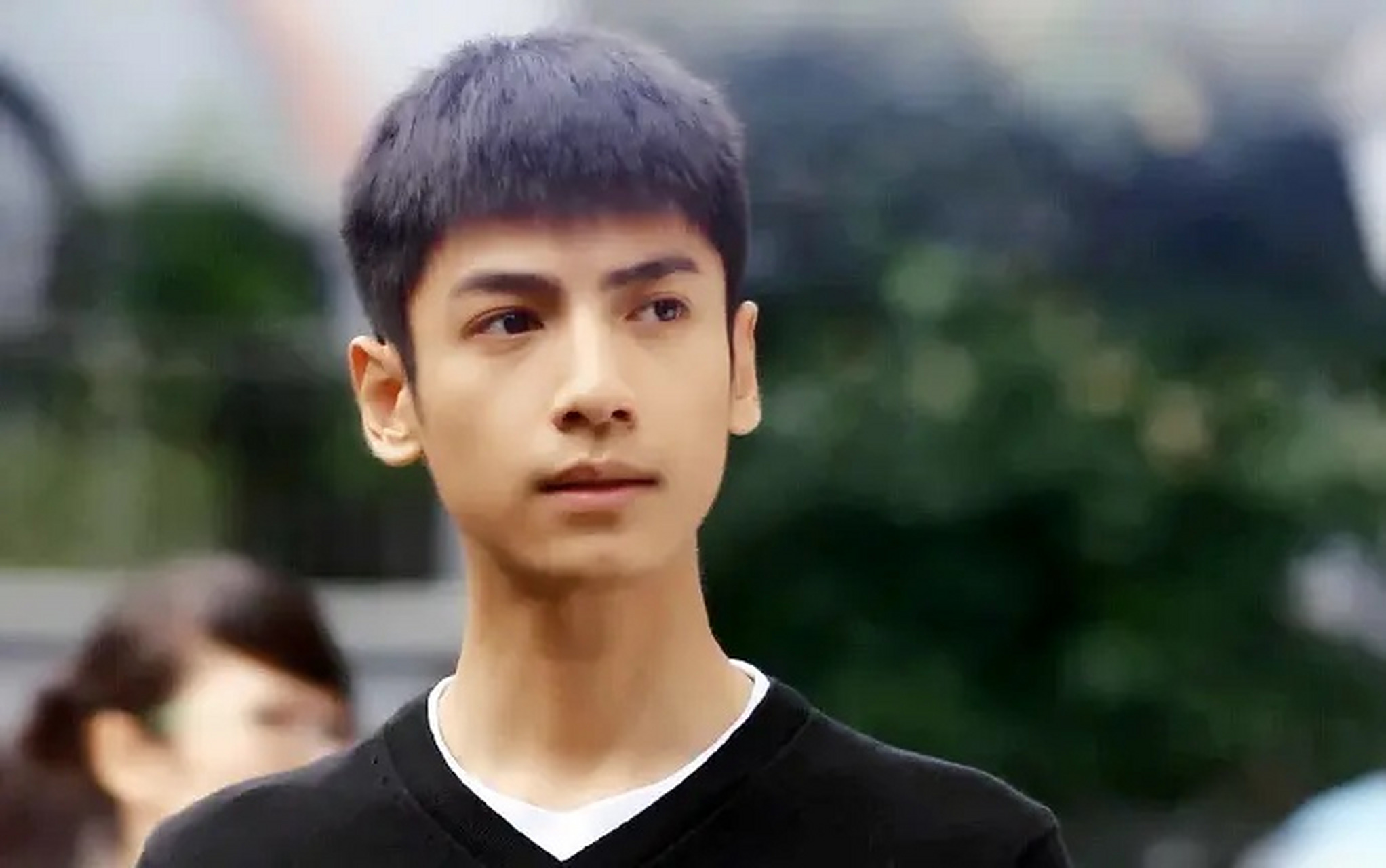 最早认识罗云熙是少年何以琛,当时还是小演员,名不见经传,只觉得挺