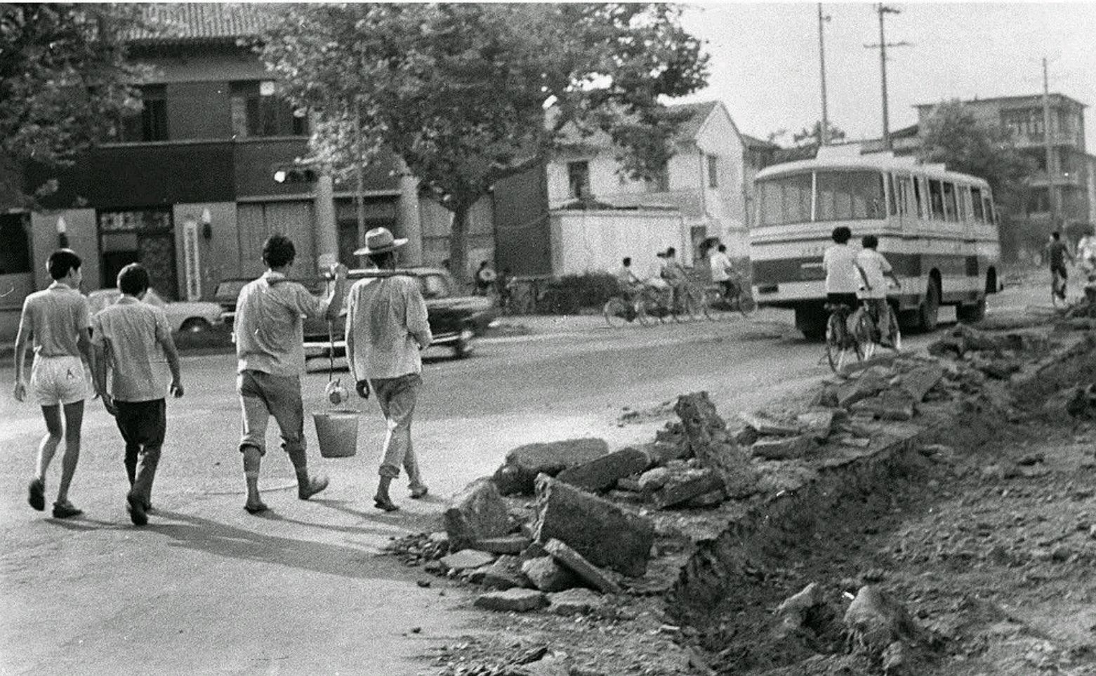 浙江杭州老照片:80年代的"旧场景,老建筑",有什么特别?