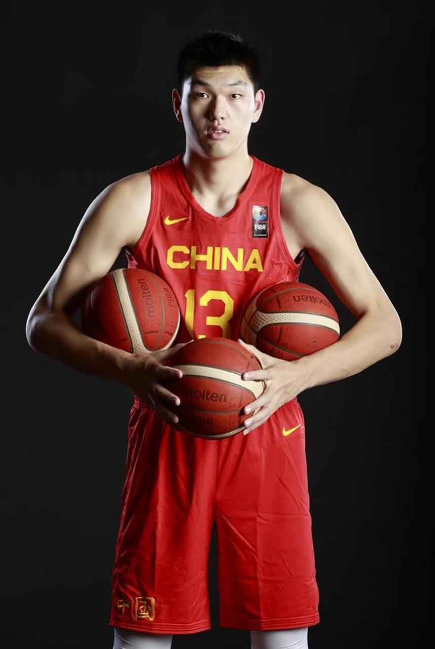 刘传新,上个赛季没打cba还是很可惜的,新赛季不知去哪,不行来辽宁吧!