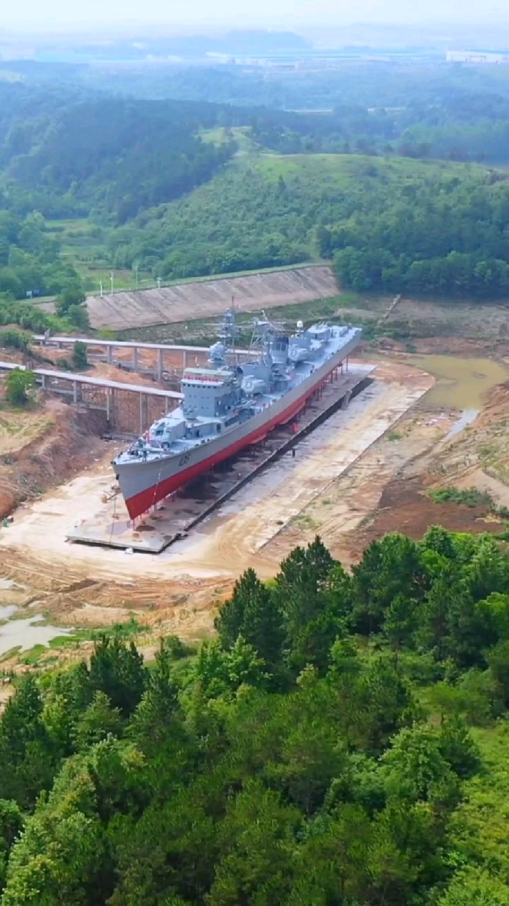 106西安舰落户红安县见证了中国海军从浅蓝走向深蓝的历史发展进程