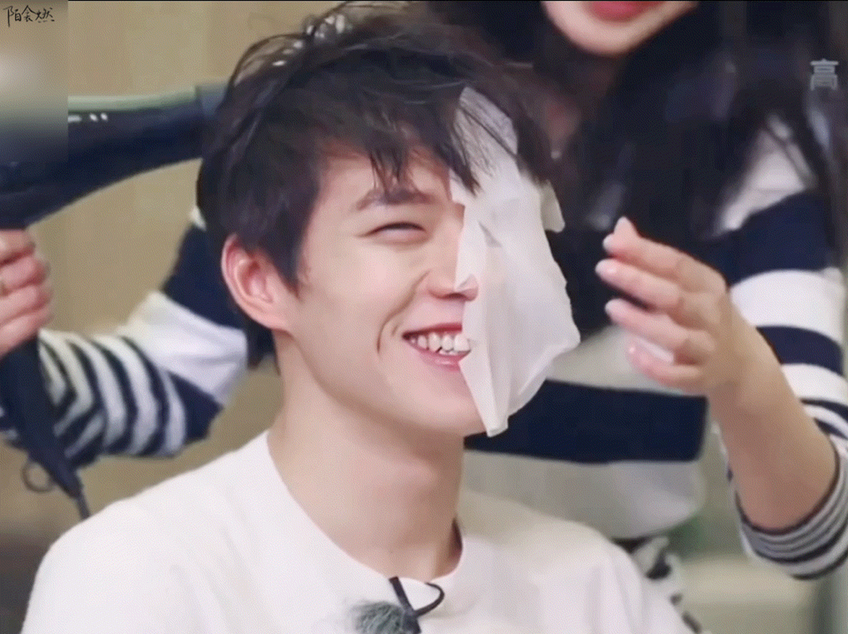 魏大勋确实笑起来很甜