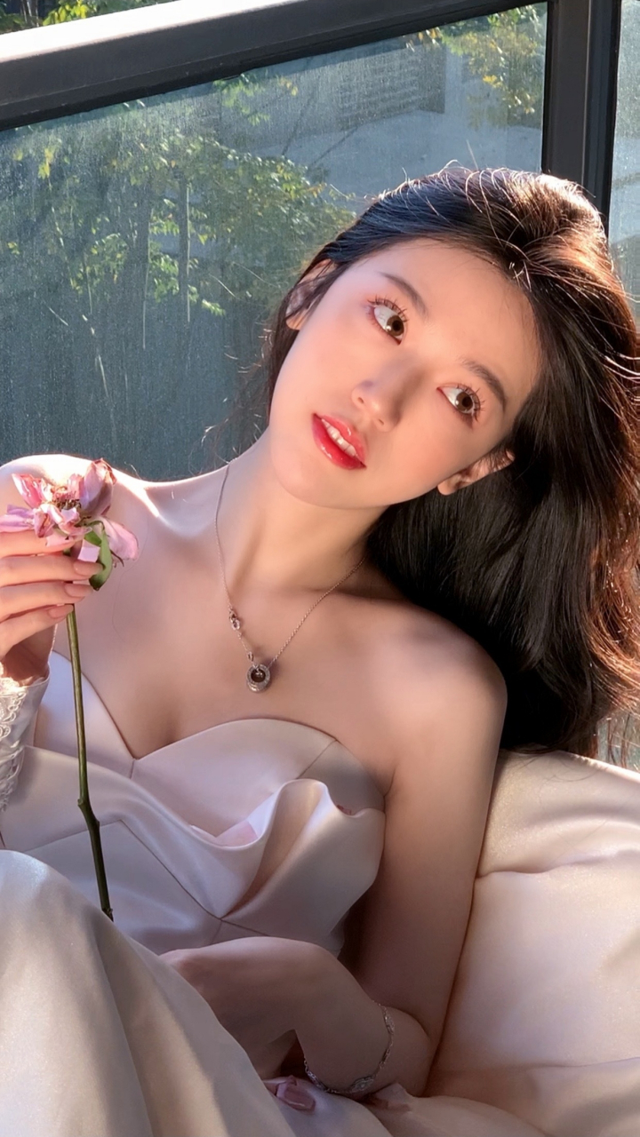 美女(sona大小姐)露肩礼服写真