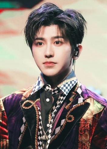 两个女人让蔡徐坤无路可走成为小丑