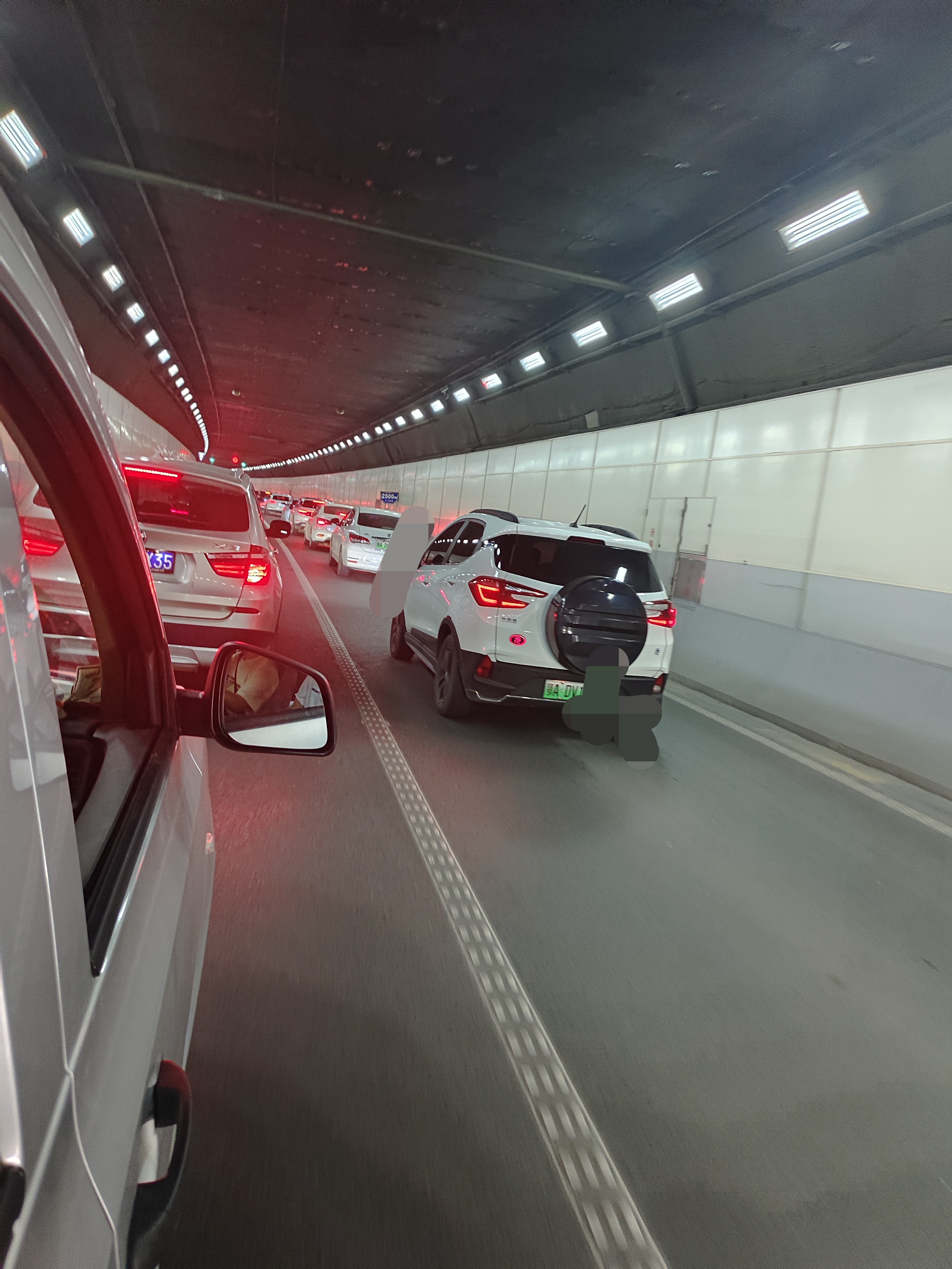 武汉长江隧道又堵车了