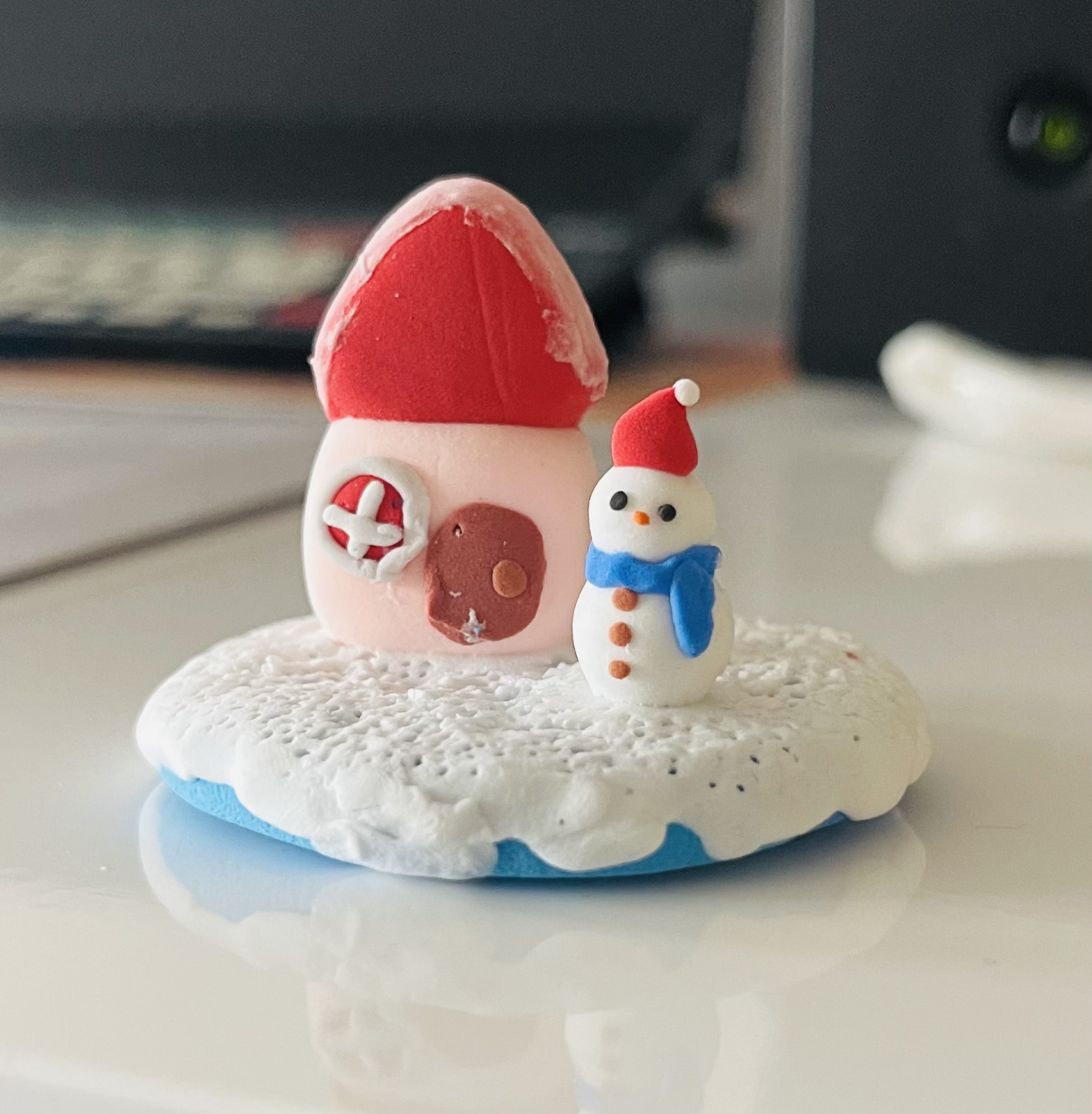 记录当下就是最好的生活# 果果用超级粘土捏出冬天的小雪人