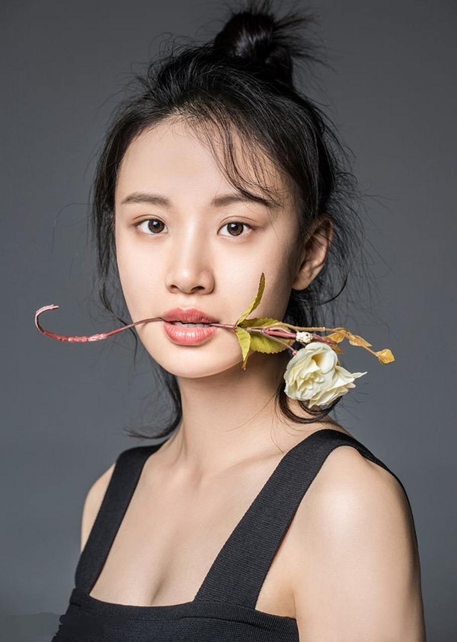 李梦,1992年10月11日出生于湖南省长沙市,中国内地影视女演员,毕业于