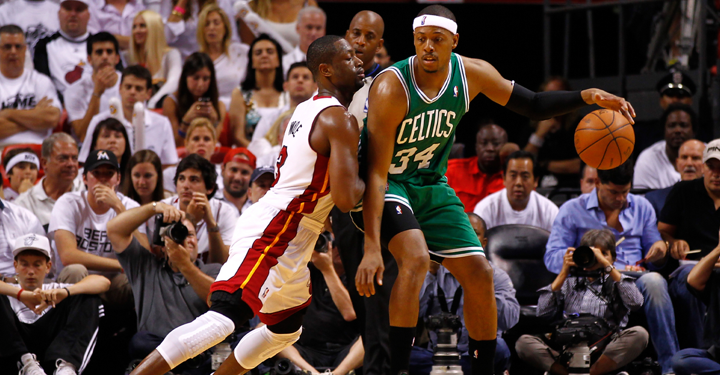 北京时间7月24日,前nba球员保罗-皮尔斯在节目中表示自己要比韦德强.