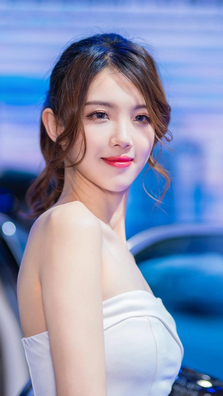 女神级车模～黄义婷[鲜花]