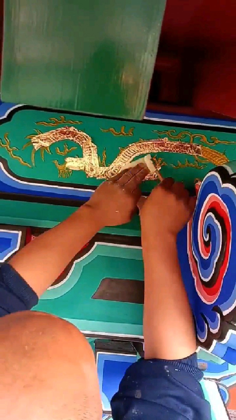 古建油漆彩绘旋子彩绘贴金工艺全过程-度小视