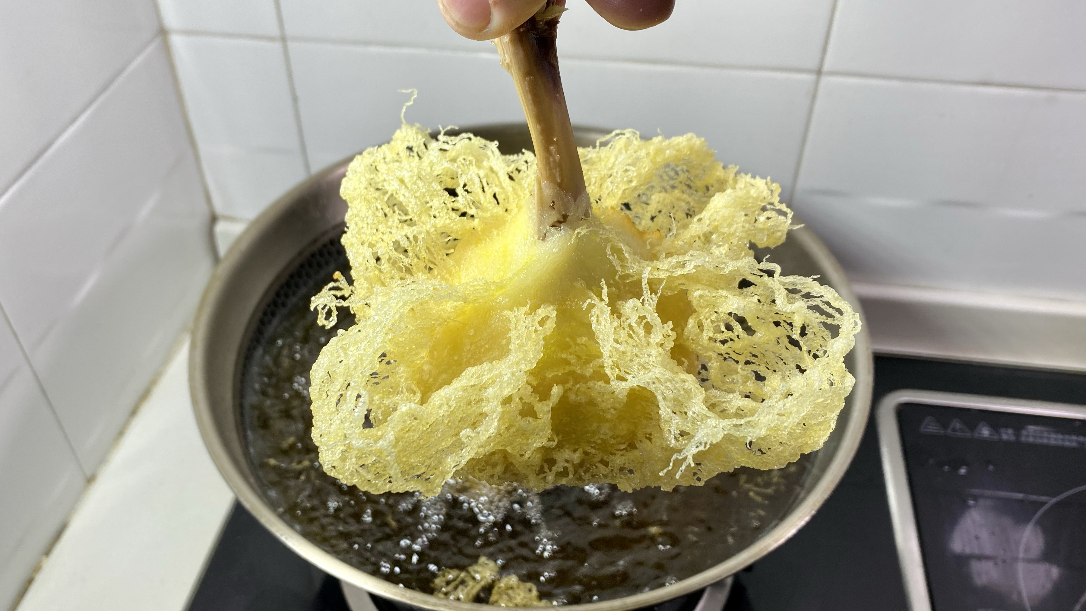 有家餐厅把这个酥皮鸡腿做成了招牌菜,外酥里嫩好看还好吃