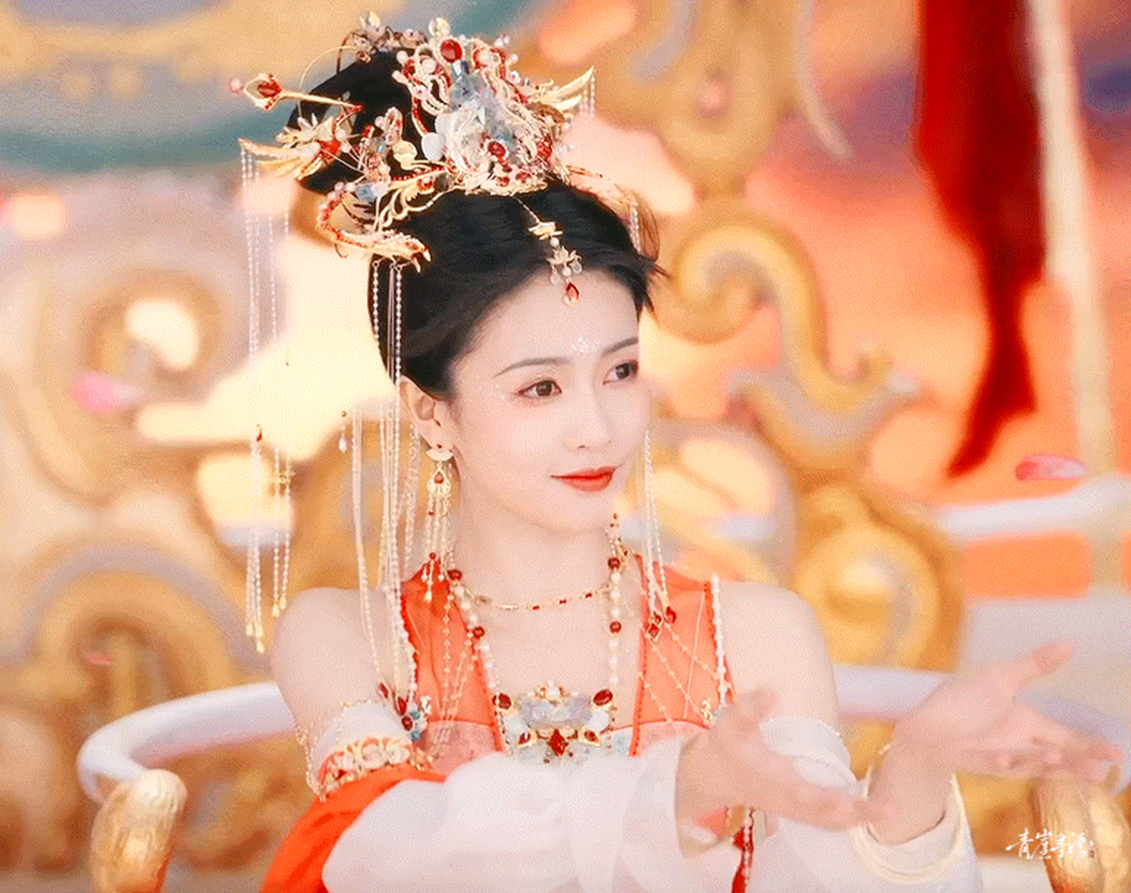 《长月烬明》白鹿3次大婚,叶夕雾,桑酒,黎苏苏你最喜欢哪套婚服?