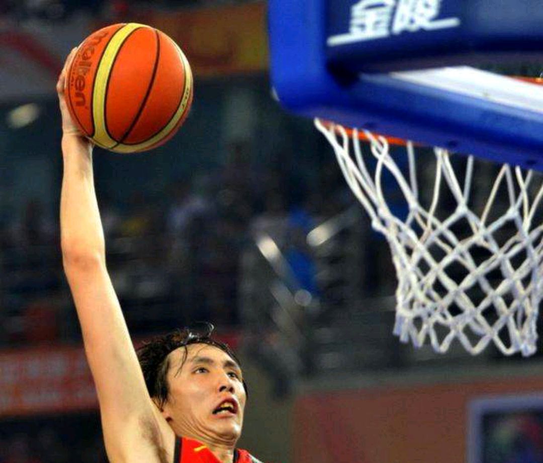 战斧劈扣今犹记,不见当年排骨易!排骨飞人易立正式宣布退役!