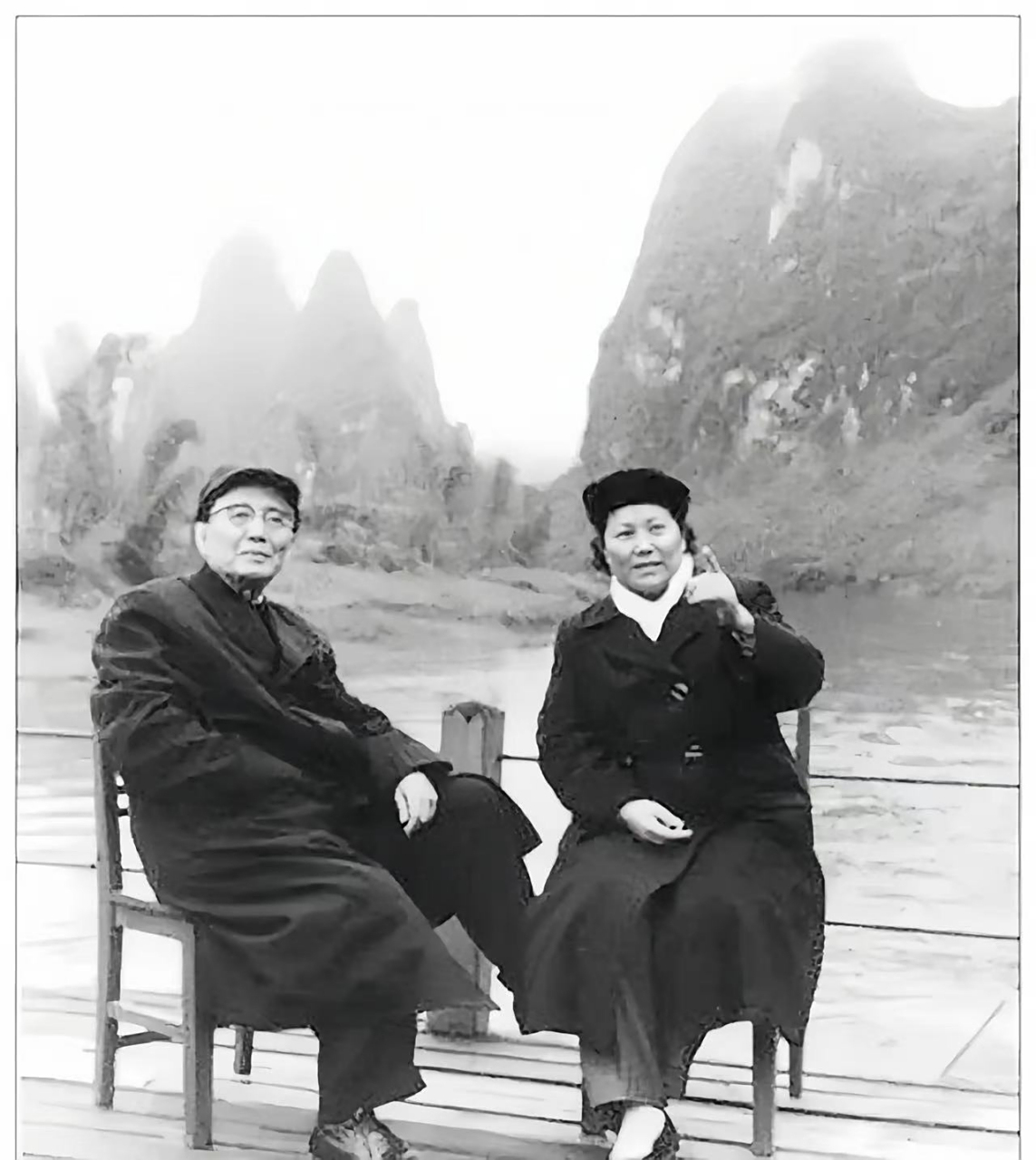 图片是郭沫若晚年与妻子于立群在广西桂林的合影,夫妻两感情看起来