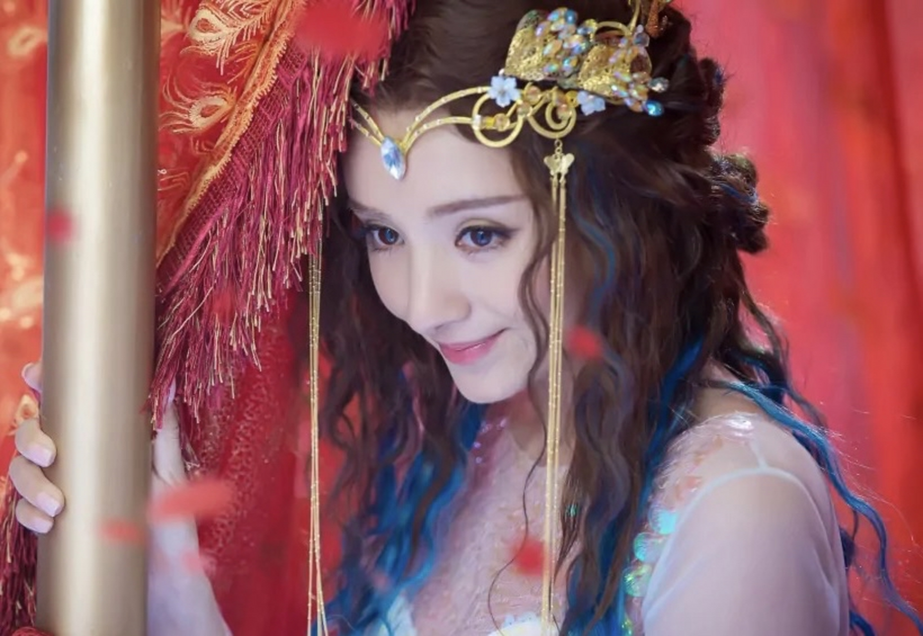 麦迪娜之岚裳,《幻城》里的三界最美人鱼公主,天性散漫,能歌善舞,爱得