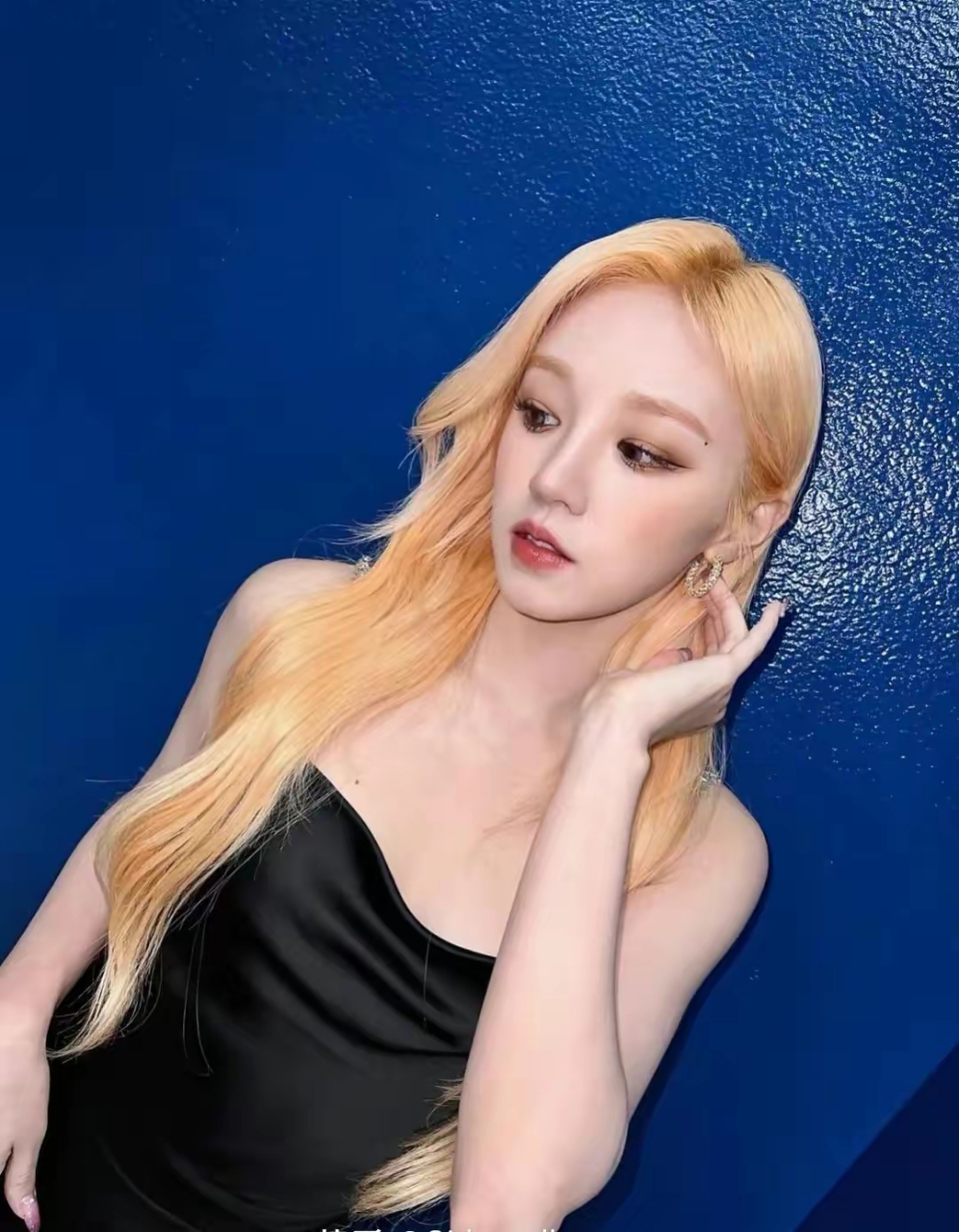 宋雨琦露背写真集