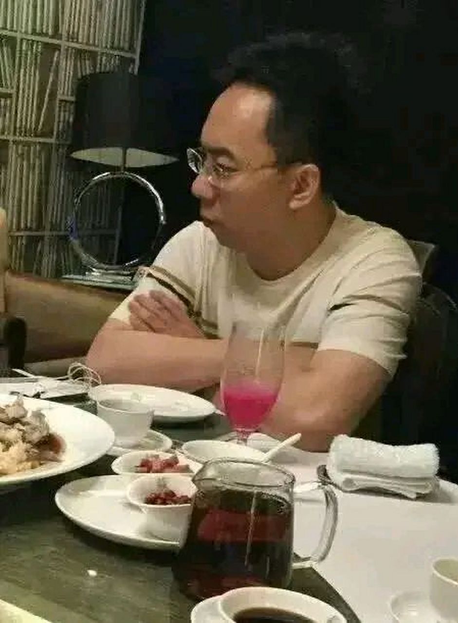 那个把阿玛尼穿出白大褂感觉的徐翔, 今日出狱!整整6年.