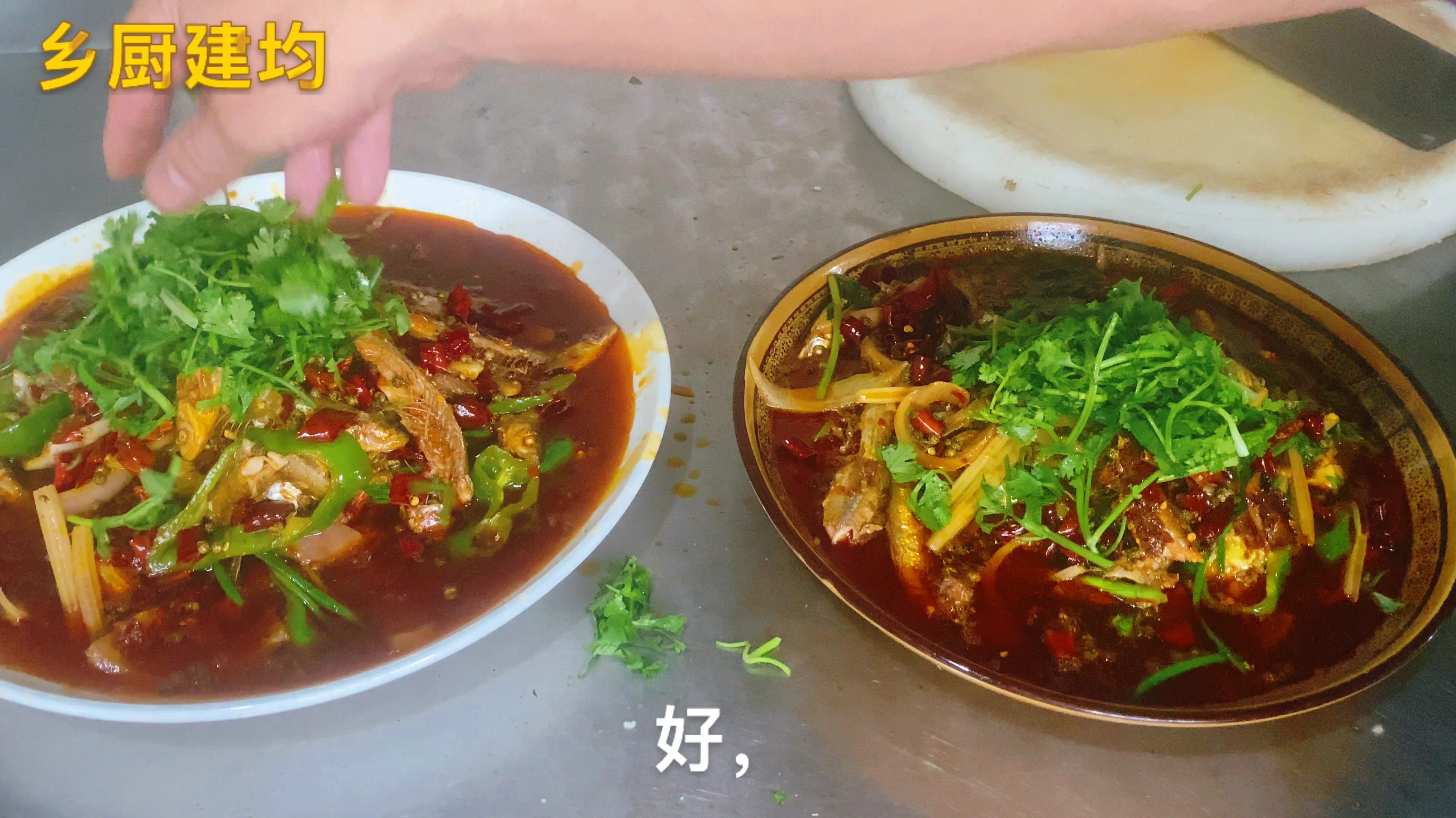 梅雨季节水库杂鱼丰富,秘制干锅酱做干锅杂鱼,这味简直太爽了