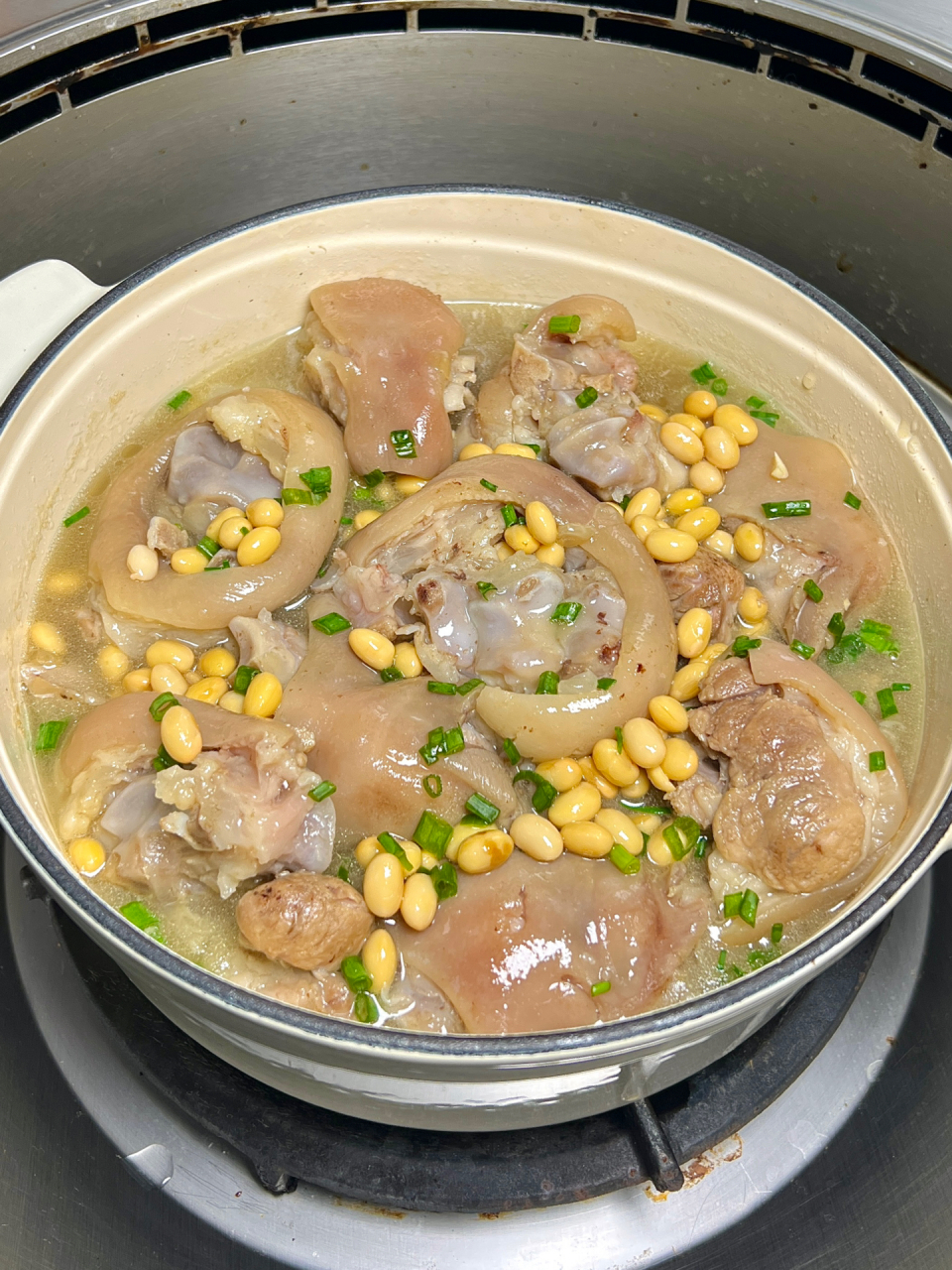 黄豆炖猪蹄的做法(黄豆烧猪蹄的做法 最正宗的做法)