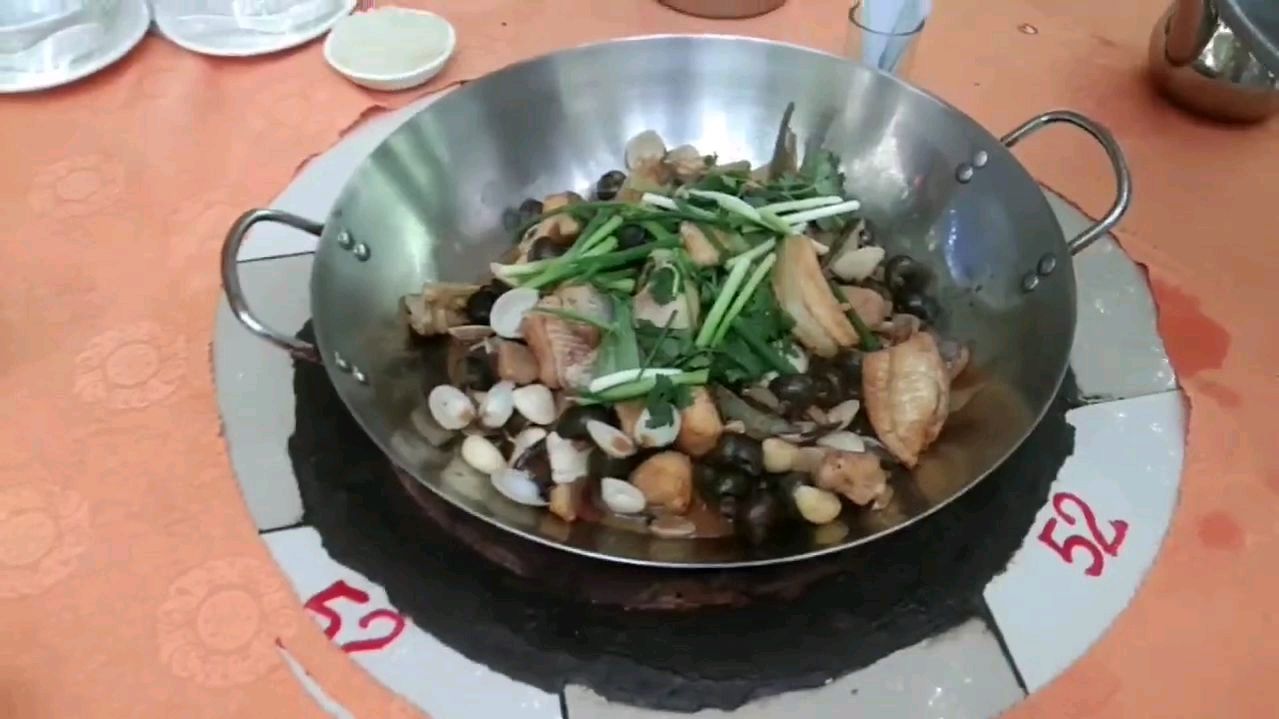 杨二姐和朋友第一次去江门吃特色菜鸭嘴鱼,肉质细嫩,鱼骨都能吃