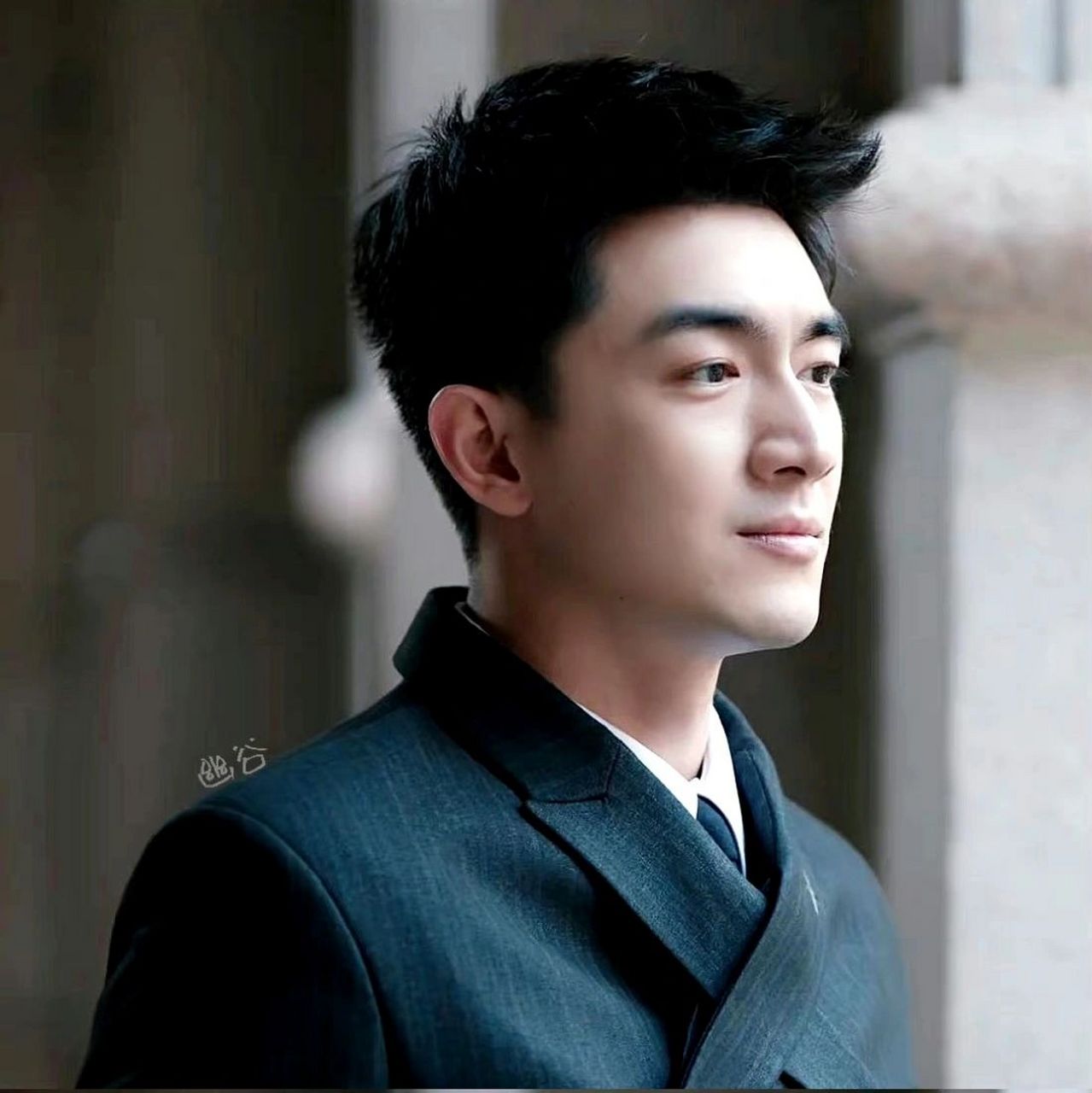 先天条件十分优越,有鲜明的轮廓,九头身大长腿,有气质有颜值有好身材