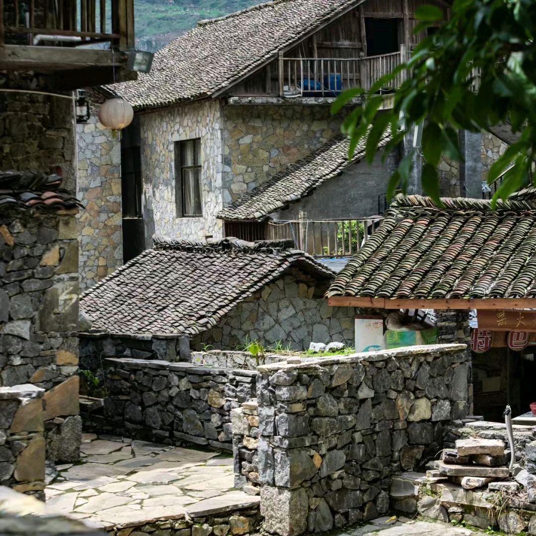贵州兴义·雨补鲁村:藏在天坑里的神秘村落