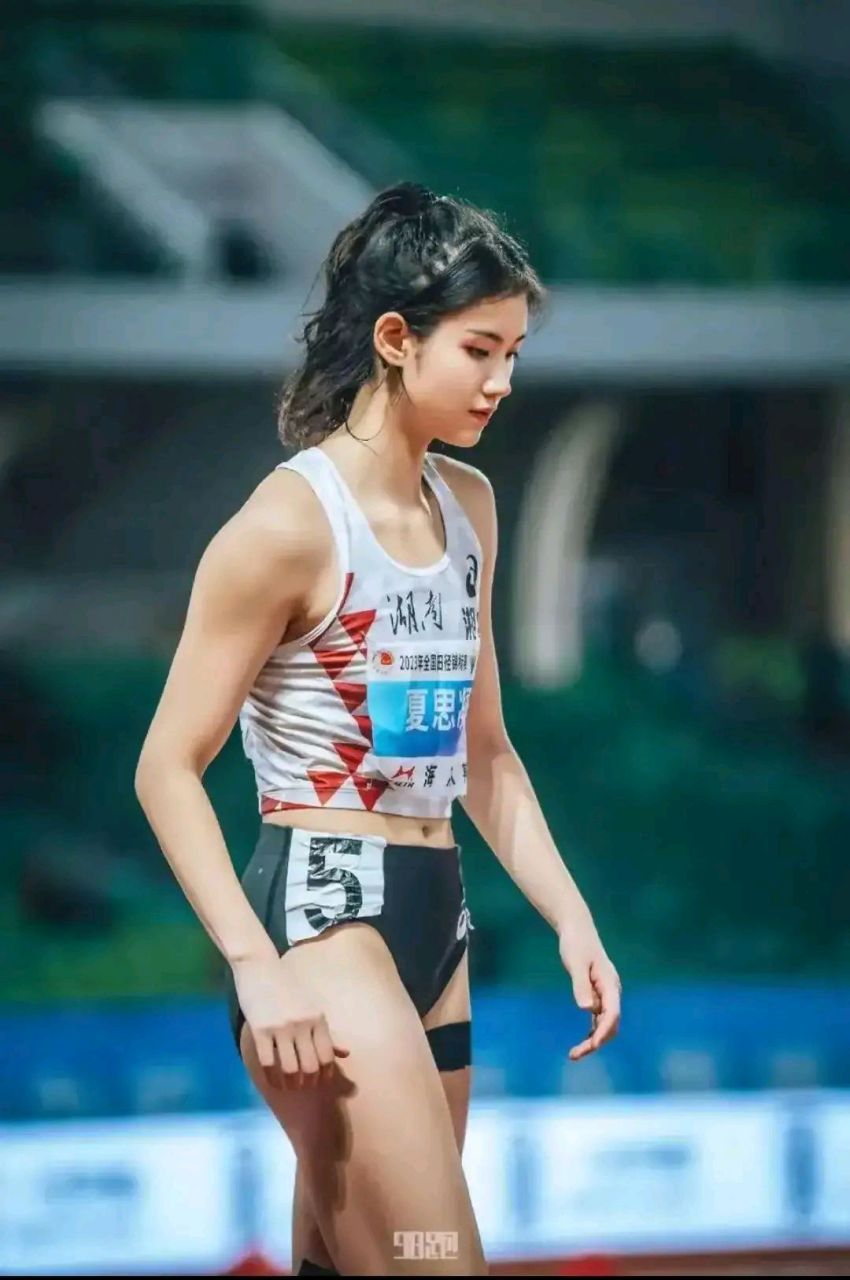中国又出了个跨栏女天才,来自湖南的00后湘妹子"夏思凝"斩获2023全国