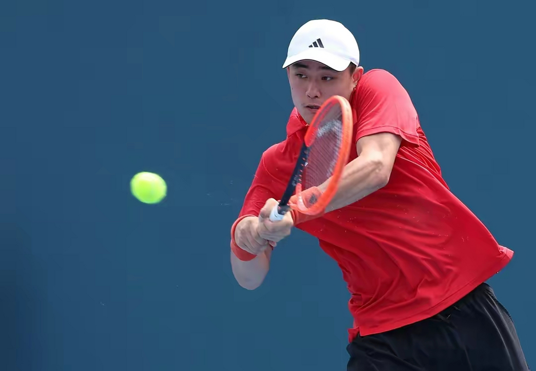 亚运会网球男单比赛第三轮爆出一个大冷门.