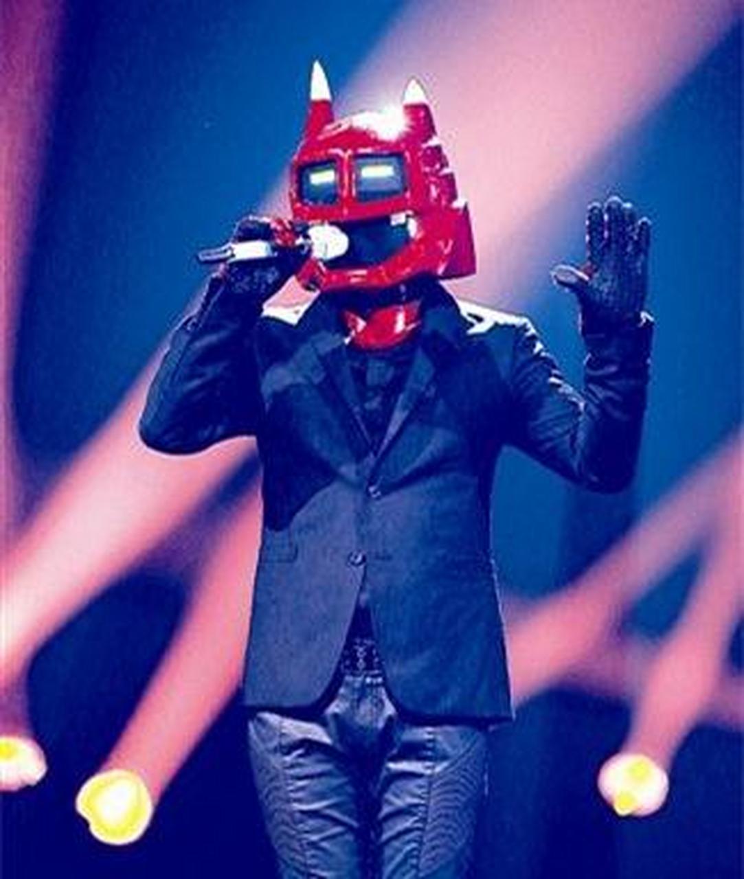 黎明一直是我非常敬重的一位艺人,特别佩服他的勇气,当年他上蒙面歌王