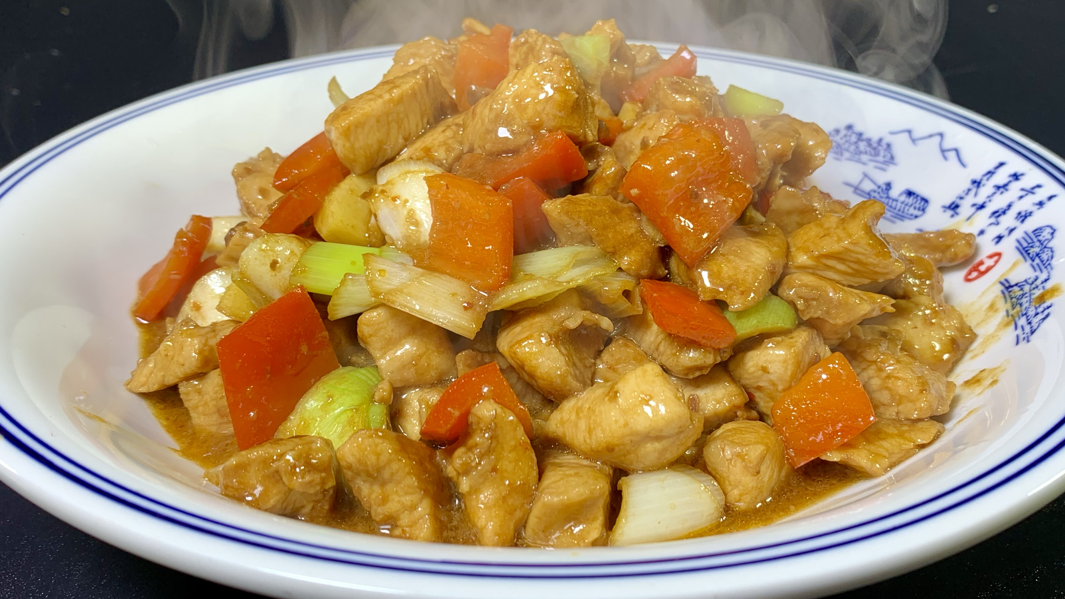 大厨教你葱爆鸡胸肉的家常做法,出锅鲜嫩多汁,不腥不柴真好吃