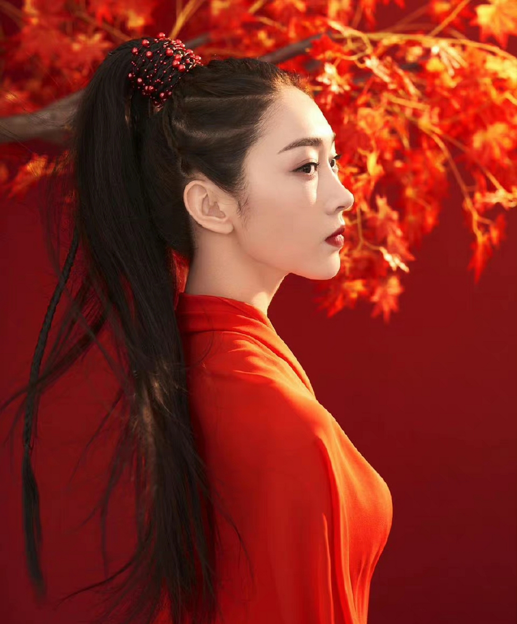 明星# #宣璐#  宣璐一袭红色古装造型,英姿洒脱又酷又美.