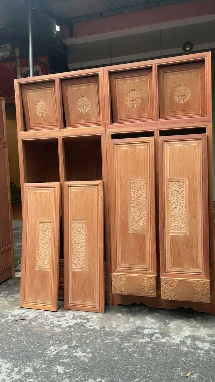 缅甸花梨大果紫檀雕花独板衣柜