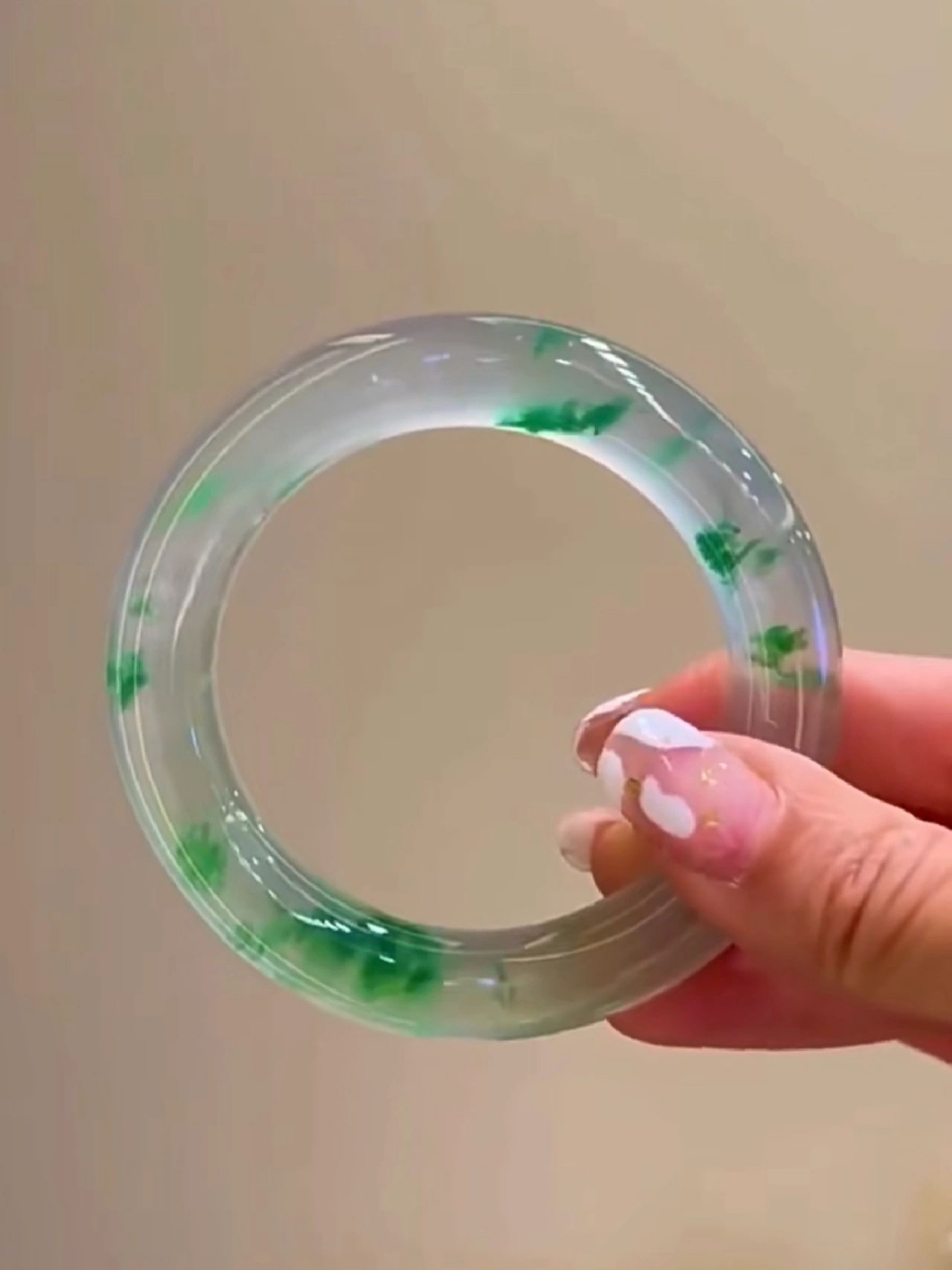 玻璃种飘花翡翠手镯|||手腕间的 山水画,意境超美,刚性十足的玻璃种