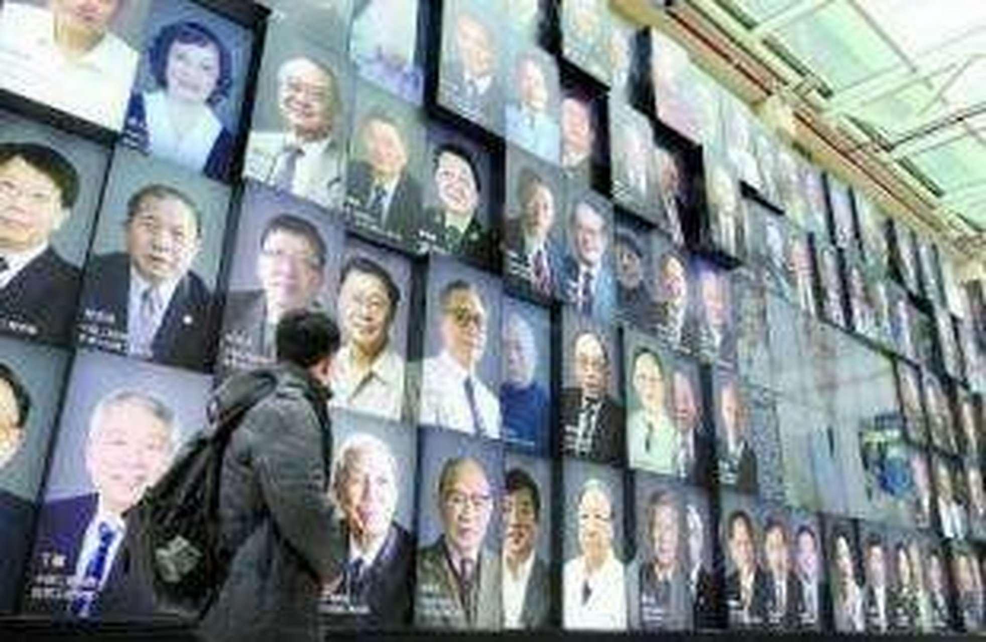 为避免和纠正院士头衔滥用问题,日前,青年学者张员启致电广州医科大学