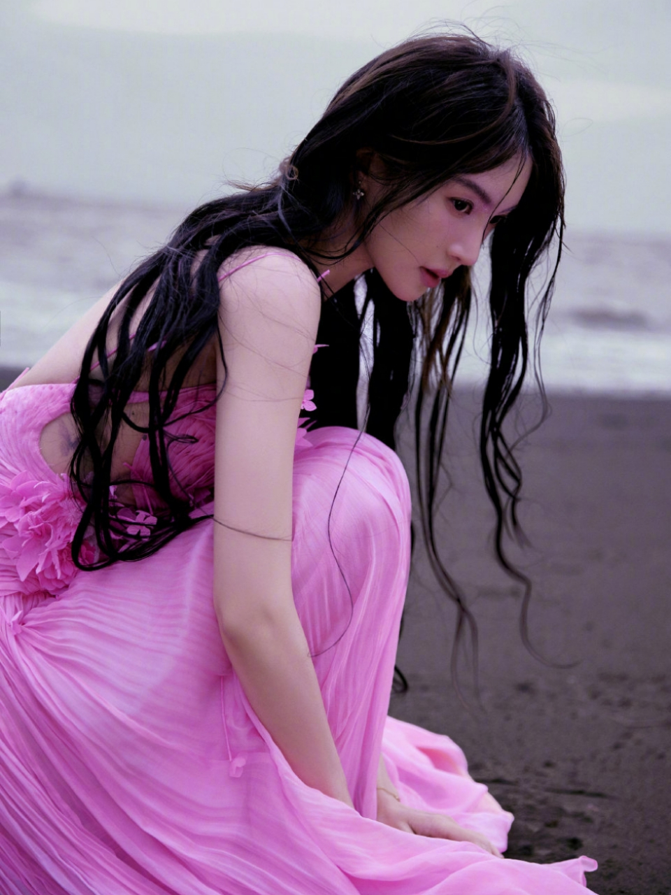 金晨湿漉漉人鱼姬妆# 娱乐圈金晨姐姐绝对是另类的存在,闹过绯闻,拒