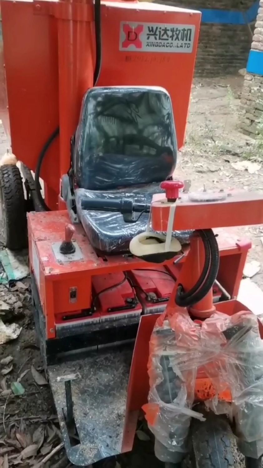 兴达牧机重型款养猪喂料车