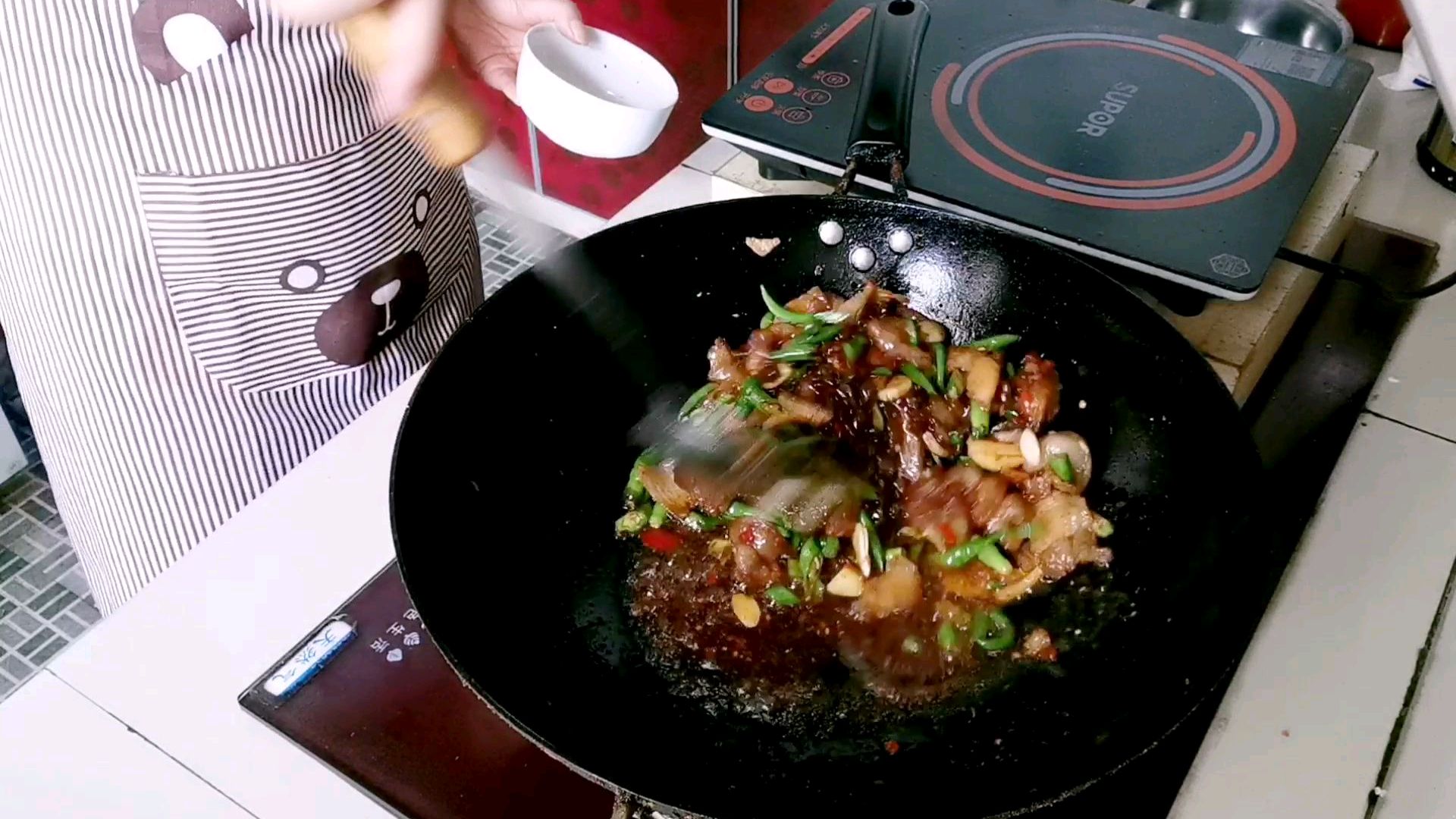 女儿喜欢吃的干煸椒香面皮回锅肉,太好吃了,怎么减肥呢!