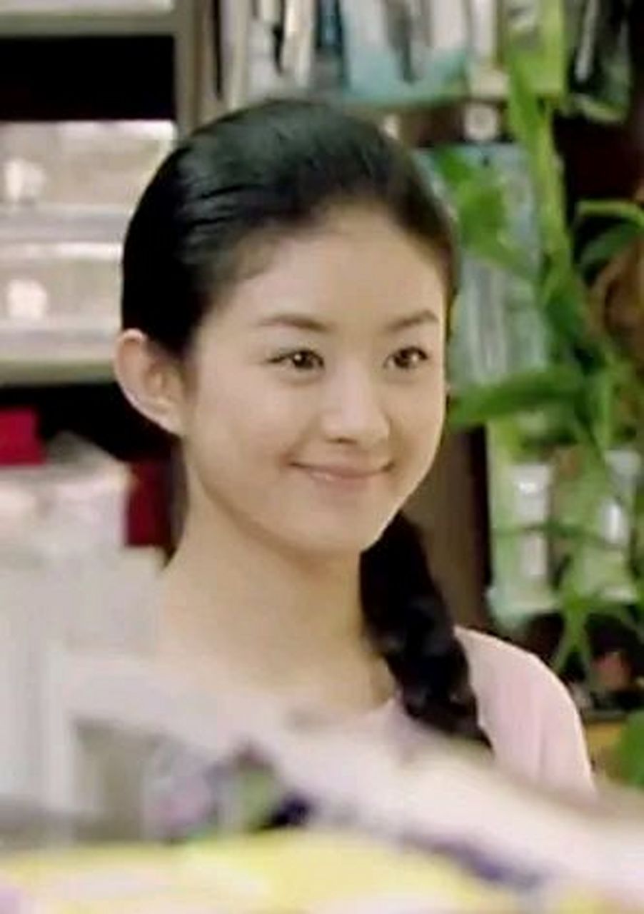 2014年,赵丽颖的前经纪人赫茹爆料说:"本来我不想管她了,当初是她自己