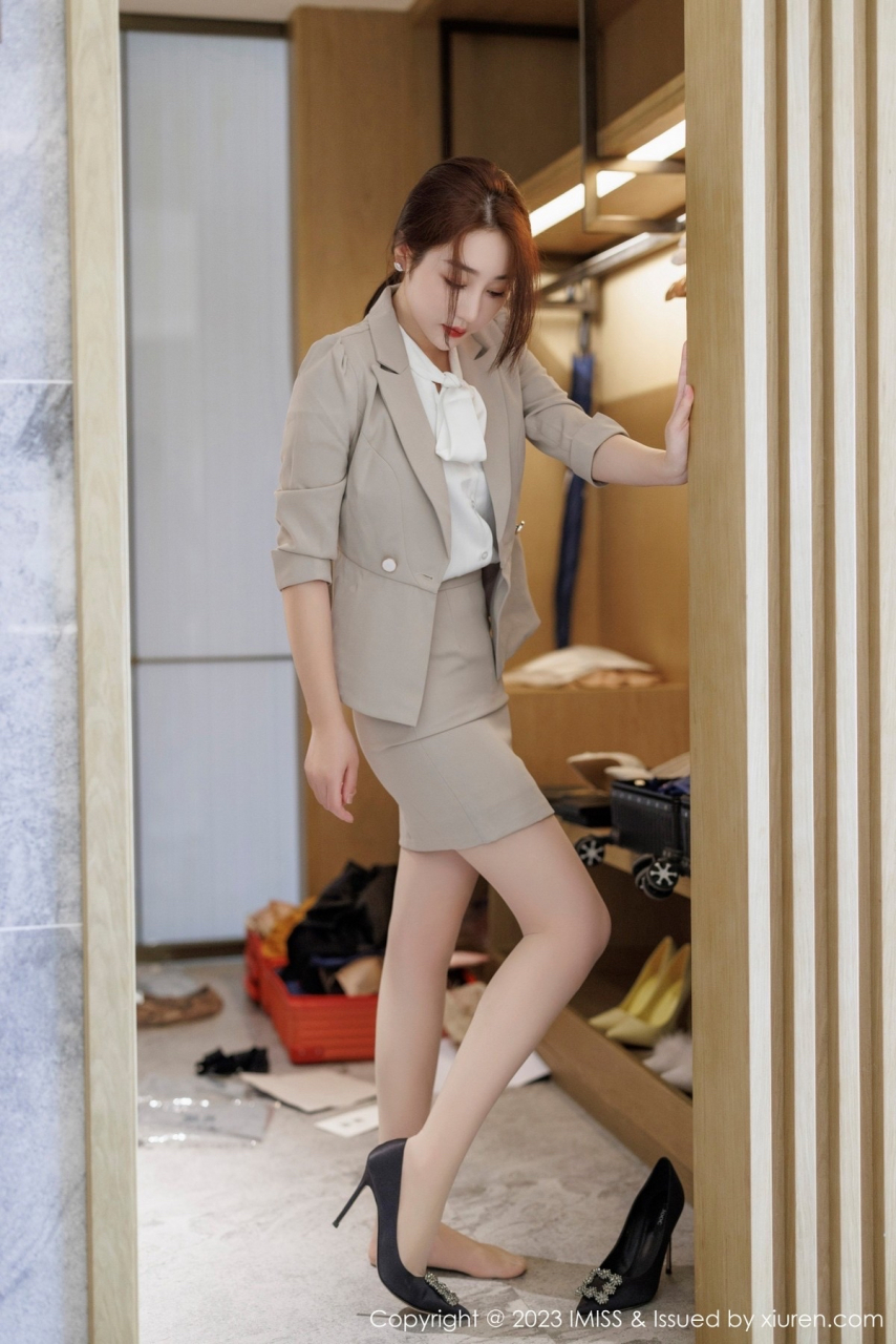 灰色ol套装 丝袜 高跟鞋