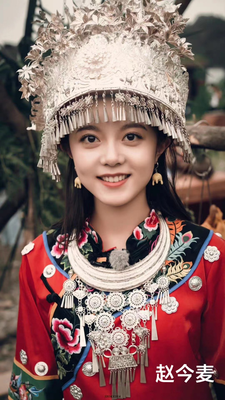 女明星们穿上民族服装,哪一个更让你惊艳?
