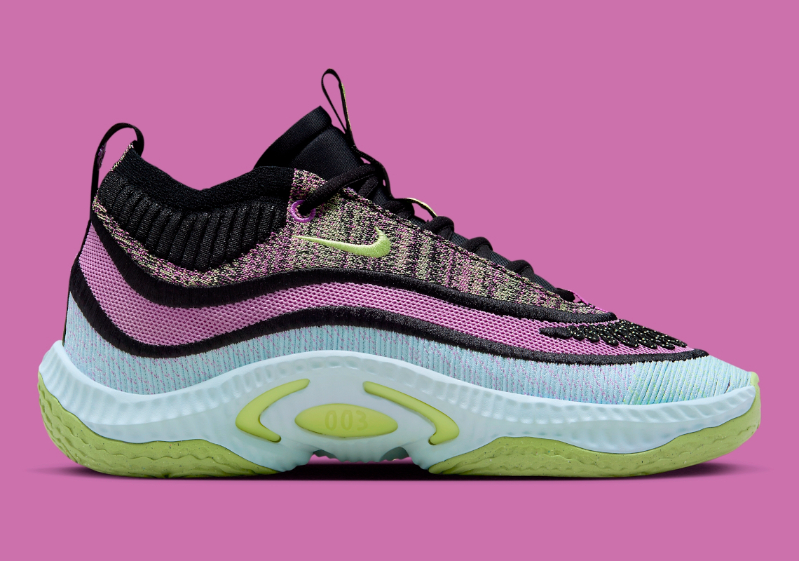 nike cosmic unity 3 采用"混沌"配色方案