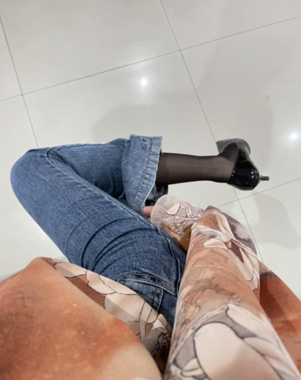 喜欢在裤子里面穿丝袜的女孩是什么心理?