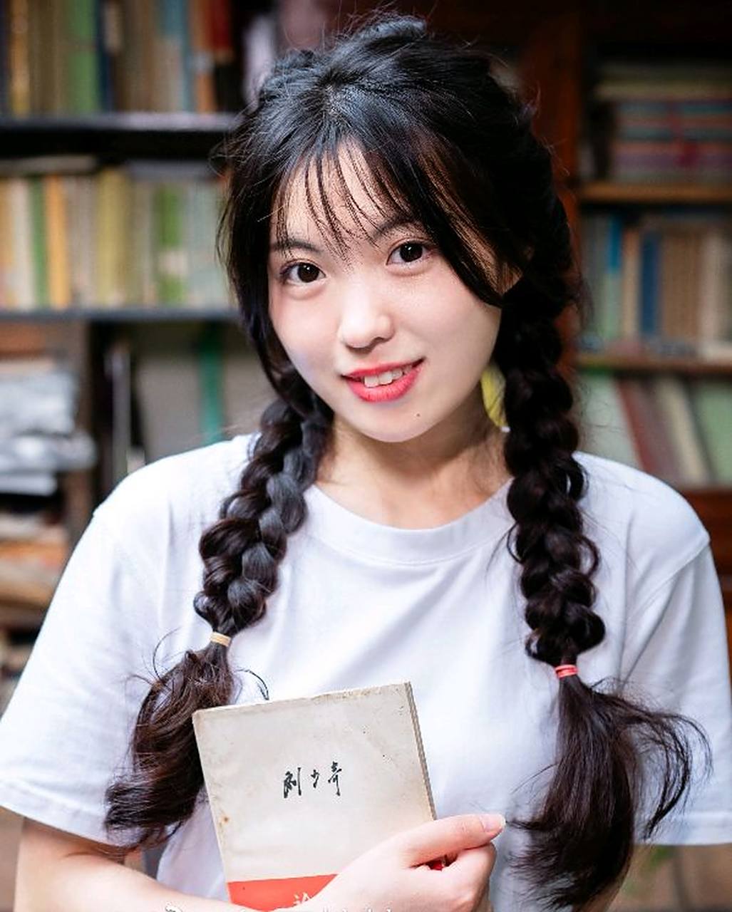 兔牙蛇蛇,有人知道吗 看起来很清纯的模特,可惜了!#梅梅爱美女