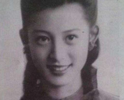 王亚樵回屋取帽,见余婉君满眼娇羞,差点把持不住:兄弟妻动不得