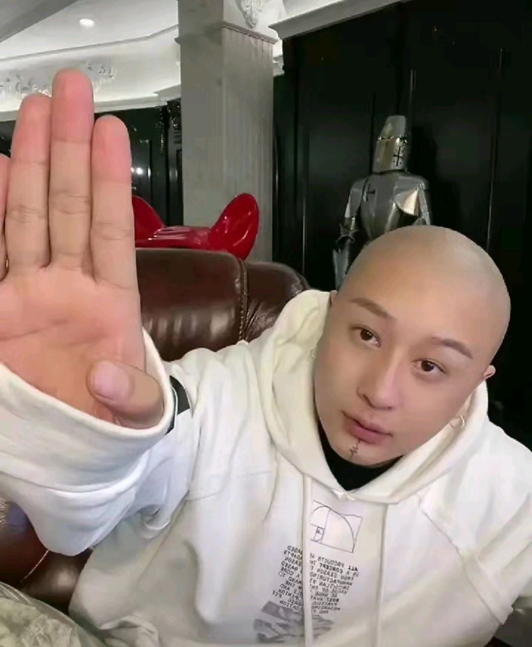 方丈火力全开,直播间怒怼小仙女