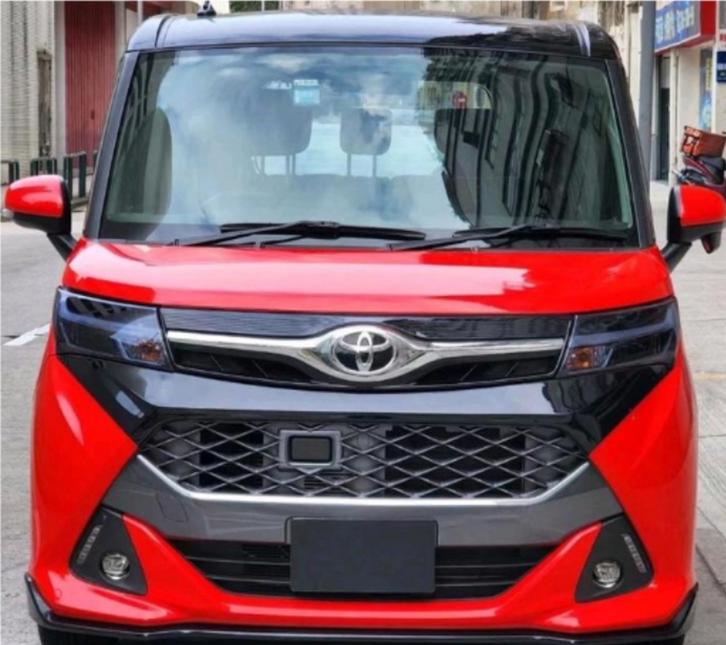 丰田出品的"北斗星"超级可爱 丰田tank是一款小型suv,它采用了现代化