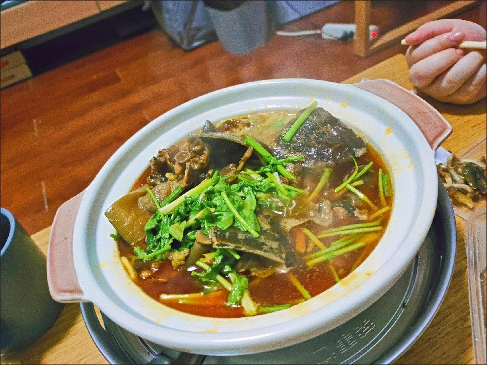 终于知道霸王别姬是怎么来的了,用一只王八来炖鸡,就可以简称是霸王别