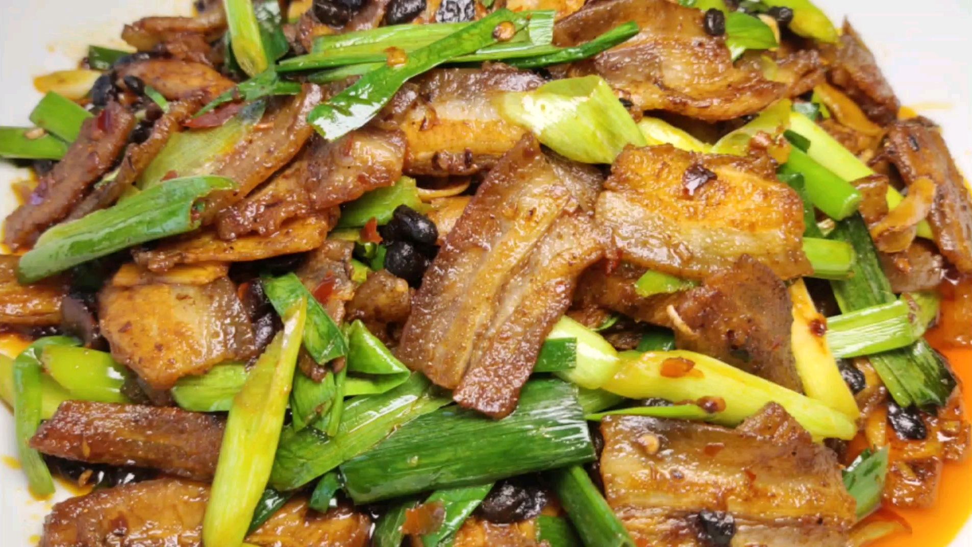 经典川菜豆豉回锅肉的家常做法!做好这关键的2步,好吃得停不下来