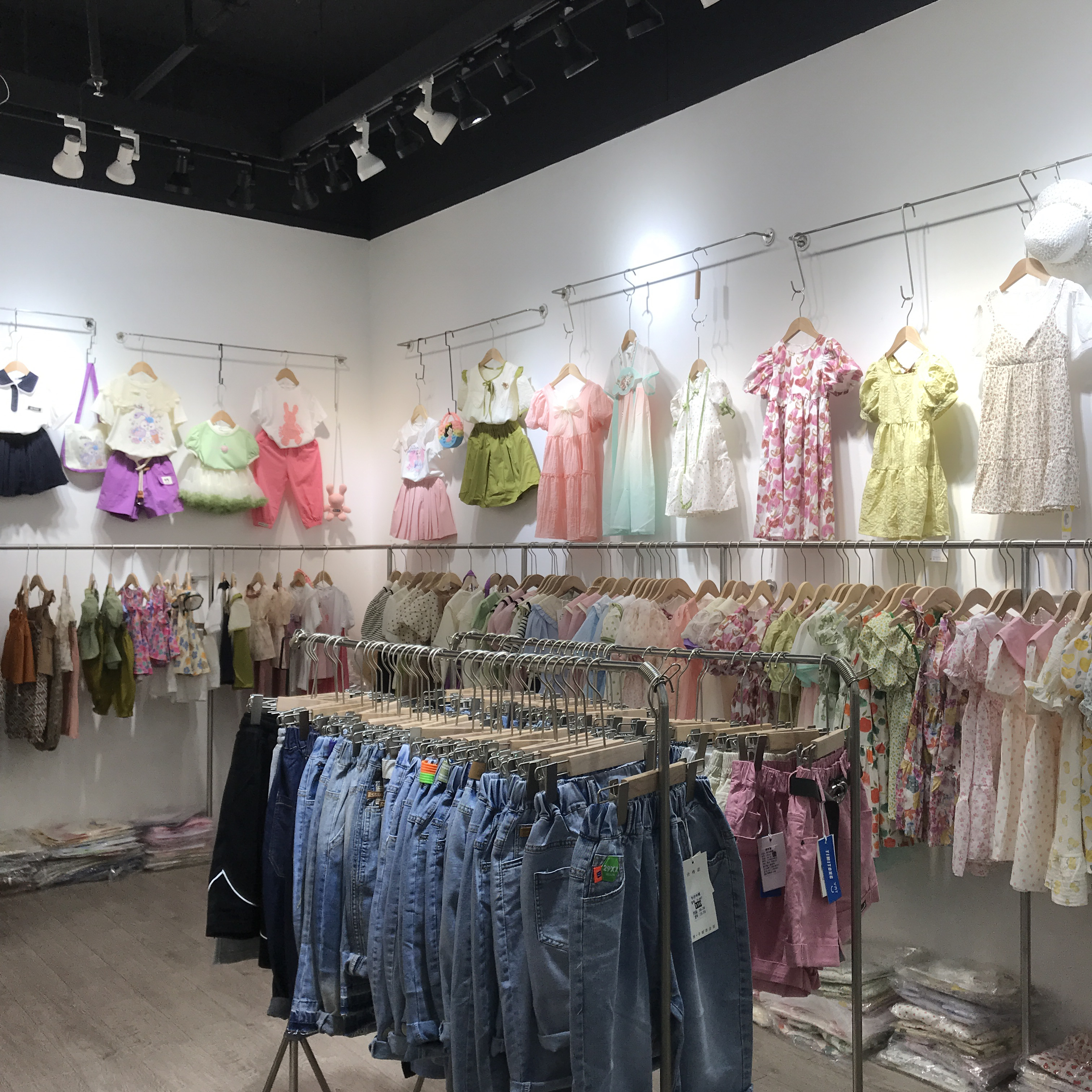 店铺平均月收入8000,哪怕没有节假日,没有双休,每天守店10小时,我也